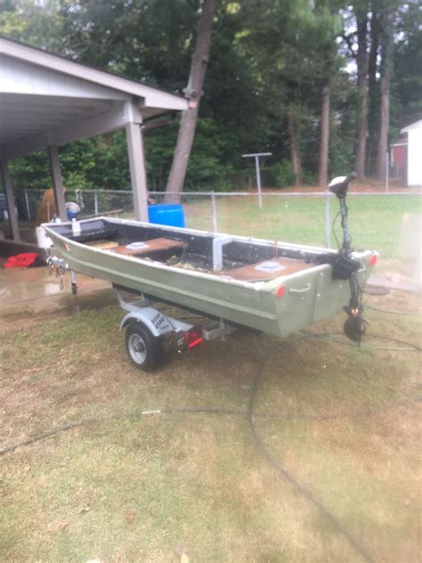 This 1971 SEARS <b>GAMEFISHER</b> 12 aluminum <b>jon</b> <b>boat</b> needs a little TLC, but comes with basically EVERYTHING with it! The <b>boat</b> is rated to carry 2 persons at 300 lbs. . Gamefisher jon boat